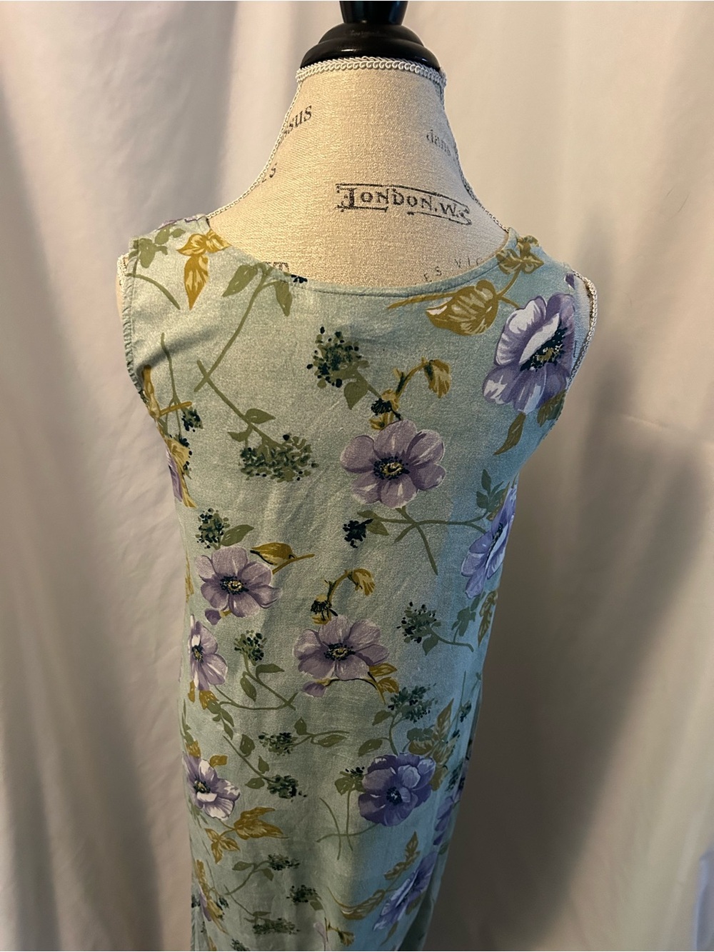 Floral Sleeveless Women’s Summer Maxi Dress in Light Green and Lavender - Picture 3 of 3